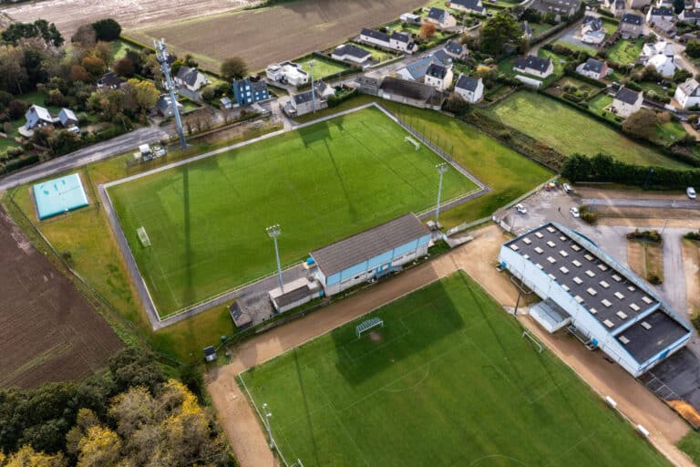 stade de foot CLEDER-3