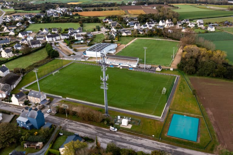 stade de foot CLEDER-7